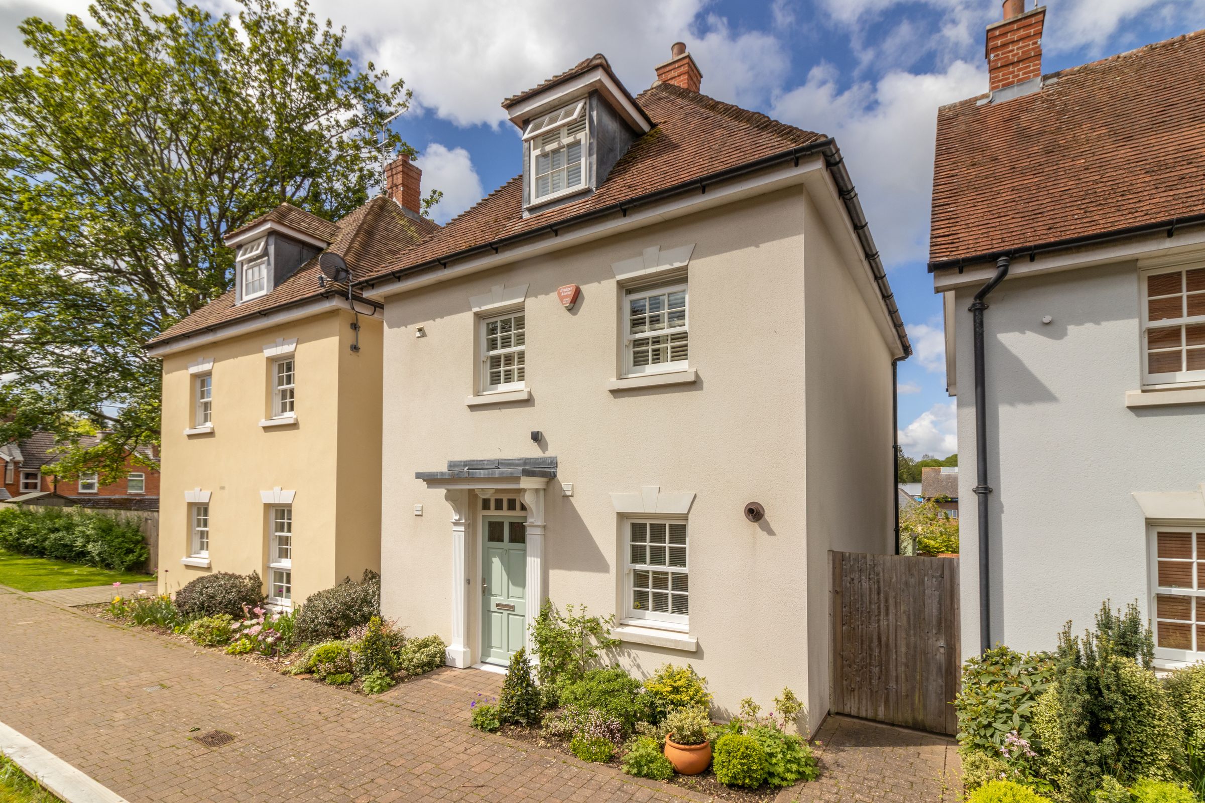 3 bed detached house to rent in Burgage Mews, Alresford SO24 Zoopla