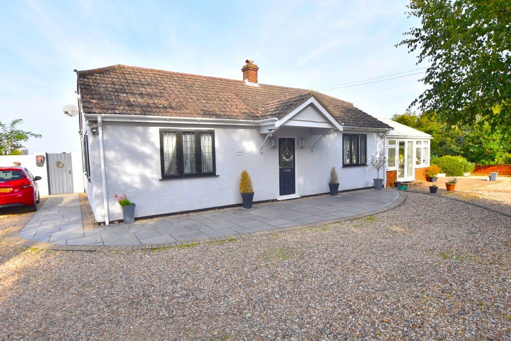 3 bed detached bungalow to rent in Gransmore Green, Felsted, Dunmow CM6 Zoopla