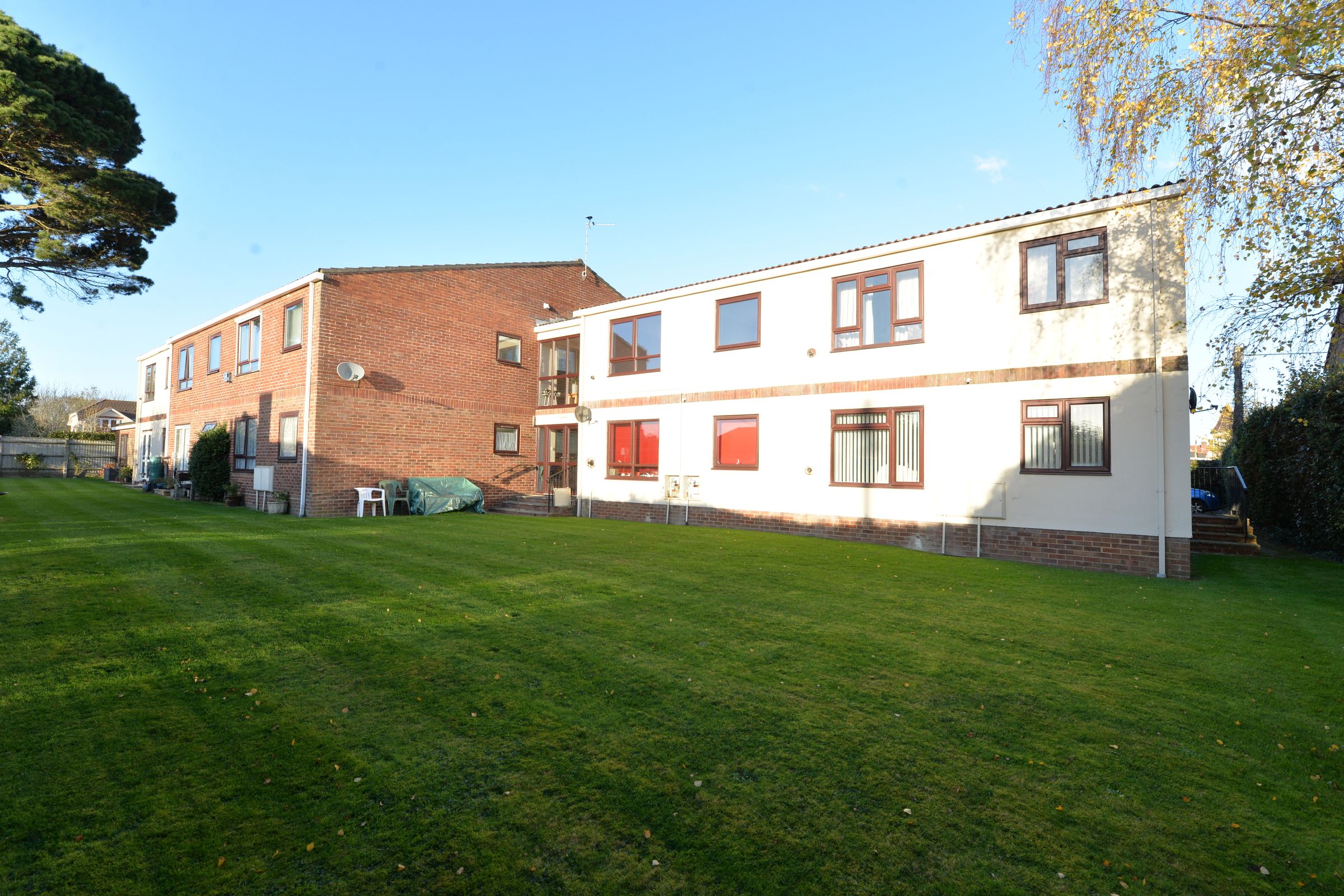 1 bed flat for sale in Whitefield Road, New Milton BH25 Zoopla