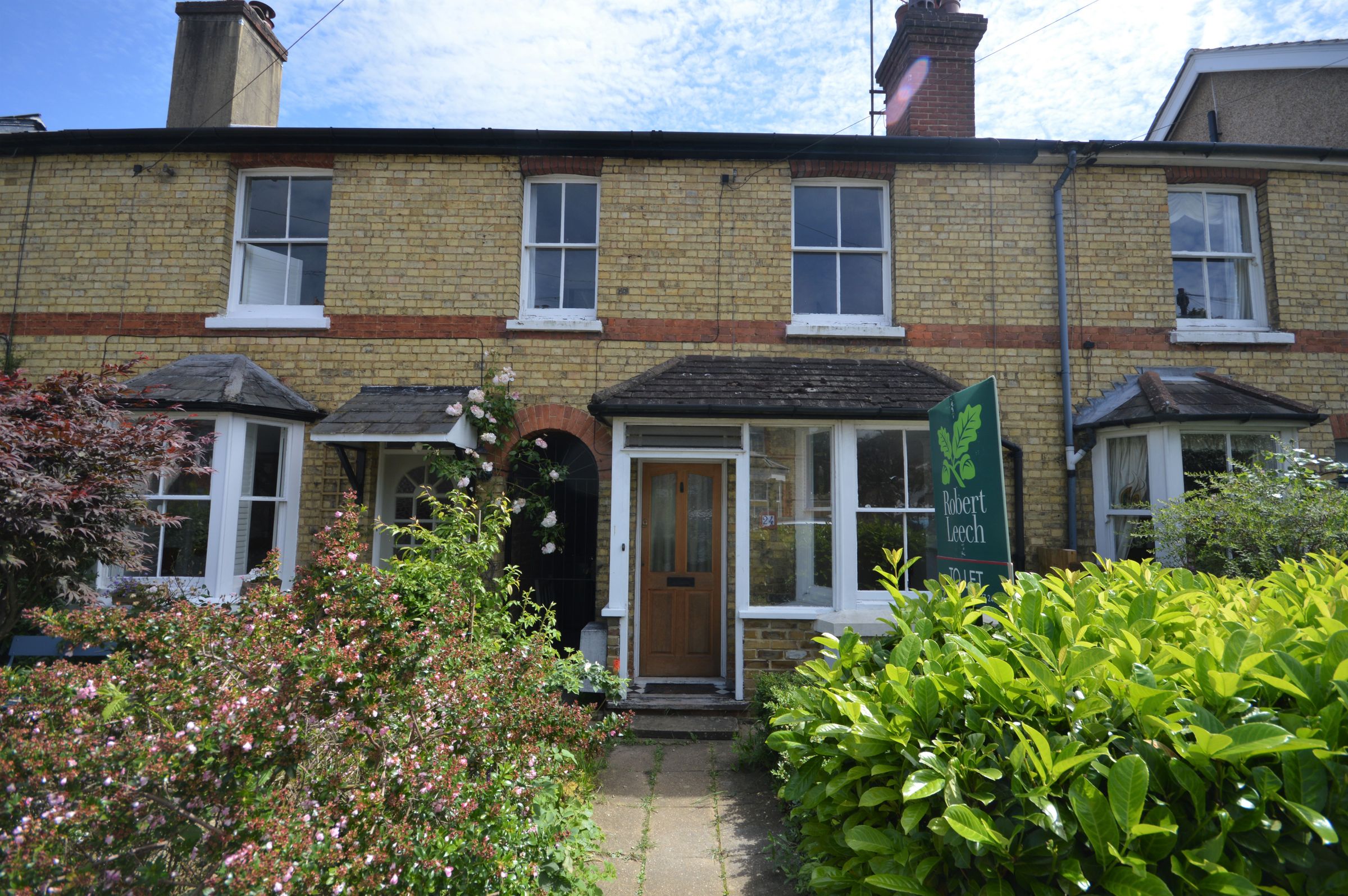 2 bed terraced house to rent in Shrewsbury Road, Redhill, Surrey RH1