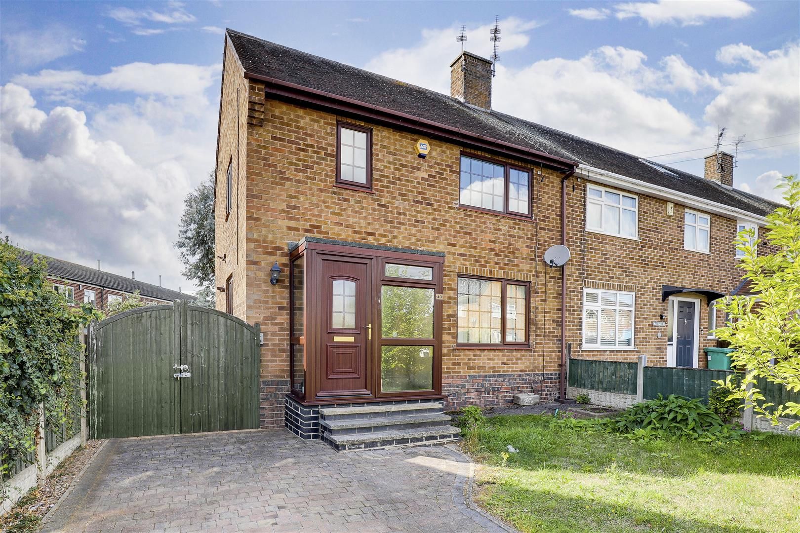 3 bed terraced house to rent in Summerwood Lane, Clifton