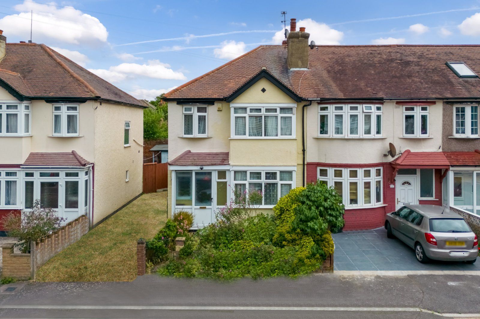 3 bed end terrace house for sale in Laings Avenue, Mitcham CR4 Zoopla