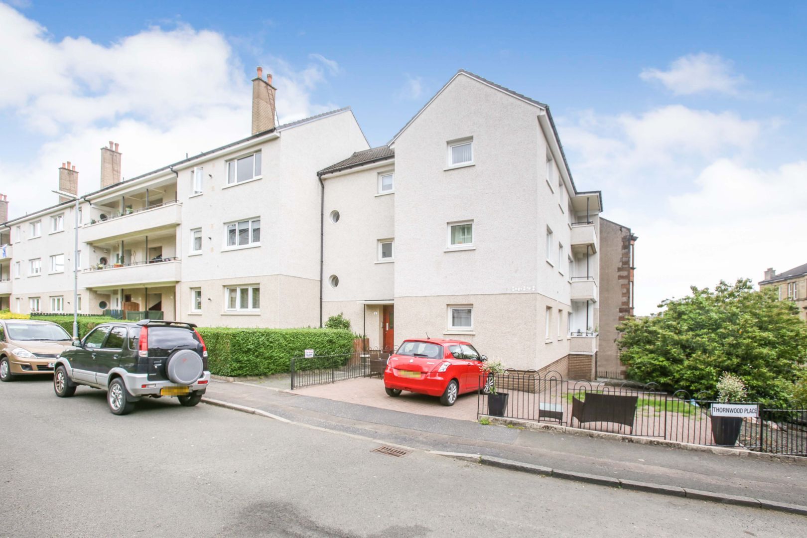 2 Thornwood Place, Glasgow G11  