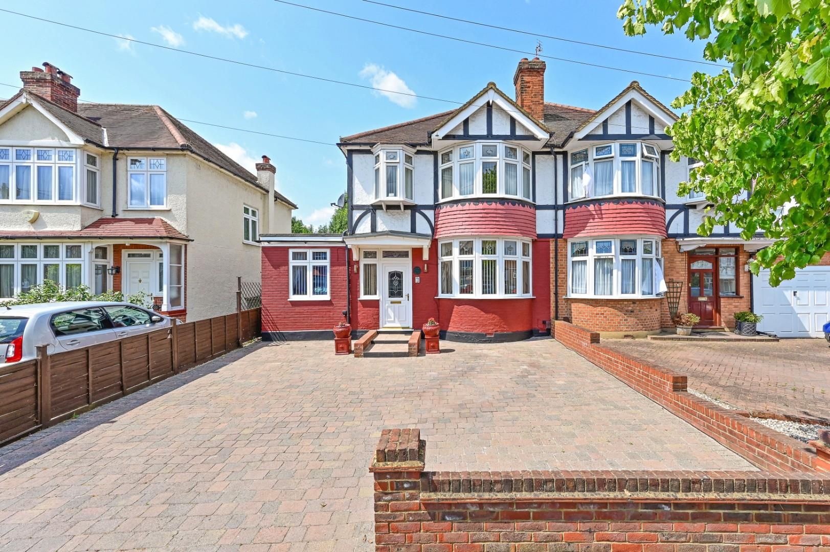 4 bed semidetached house for sale in Stoneleigh Avenue, Worcester Park