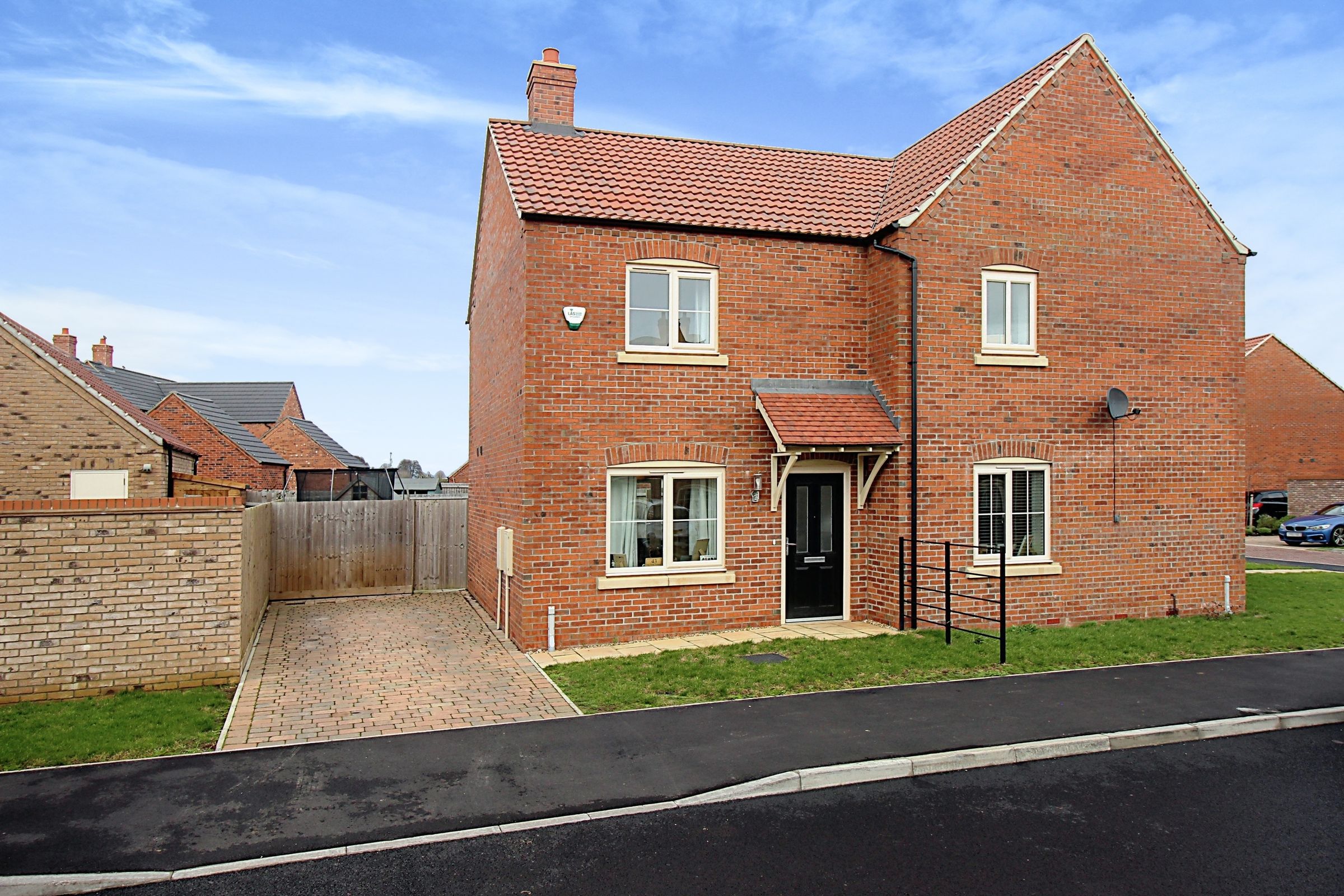 2 bed semidetached house for sale in Top Farm Avenue, Navenby, Lincoln
