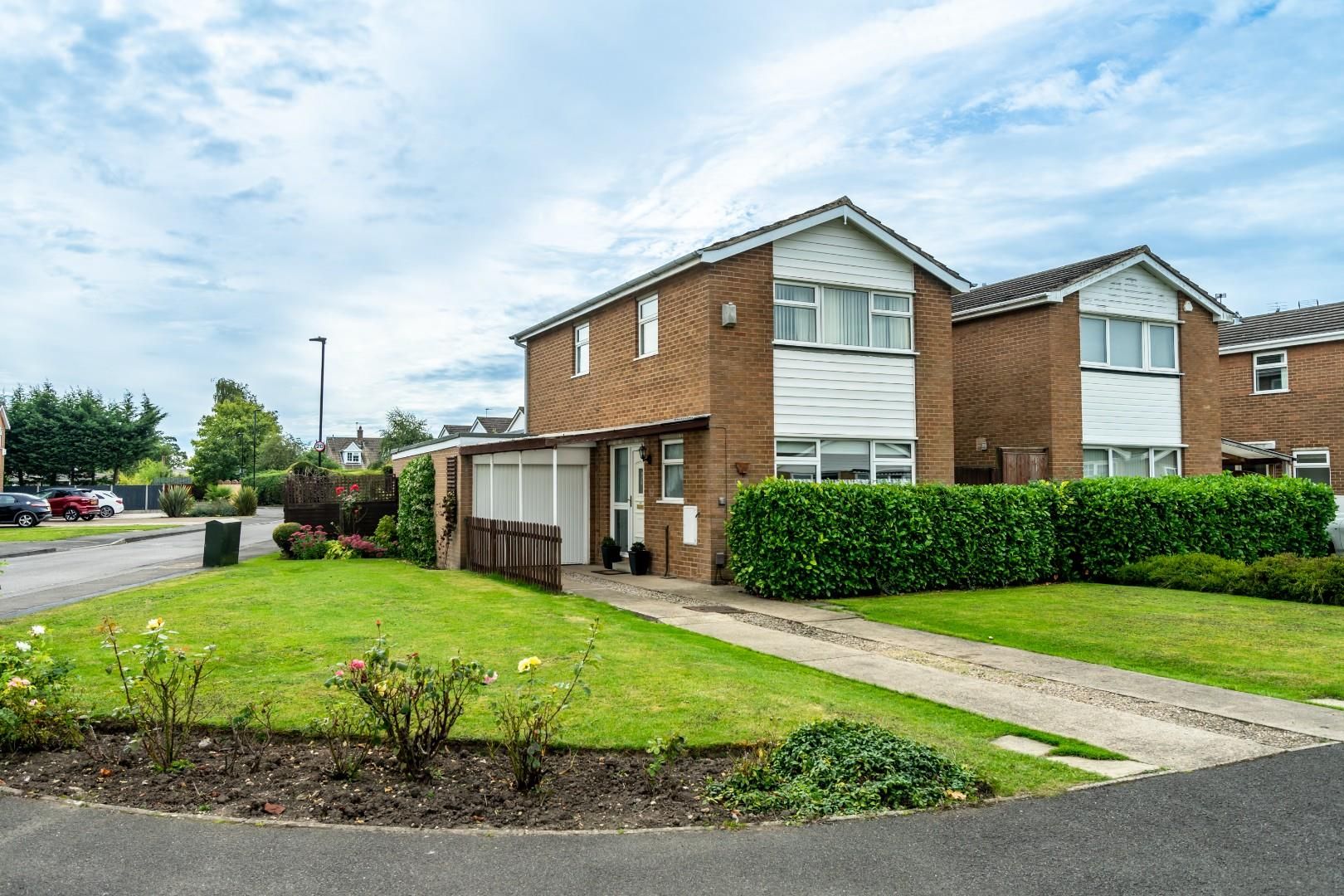 3 bed detached house for sale