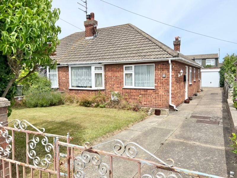 3 bed semidetached bungalow for sale in Pearson Road, Cleethorpes DN35