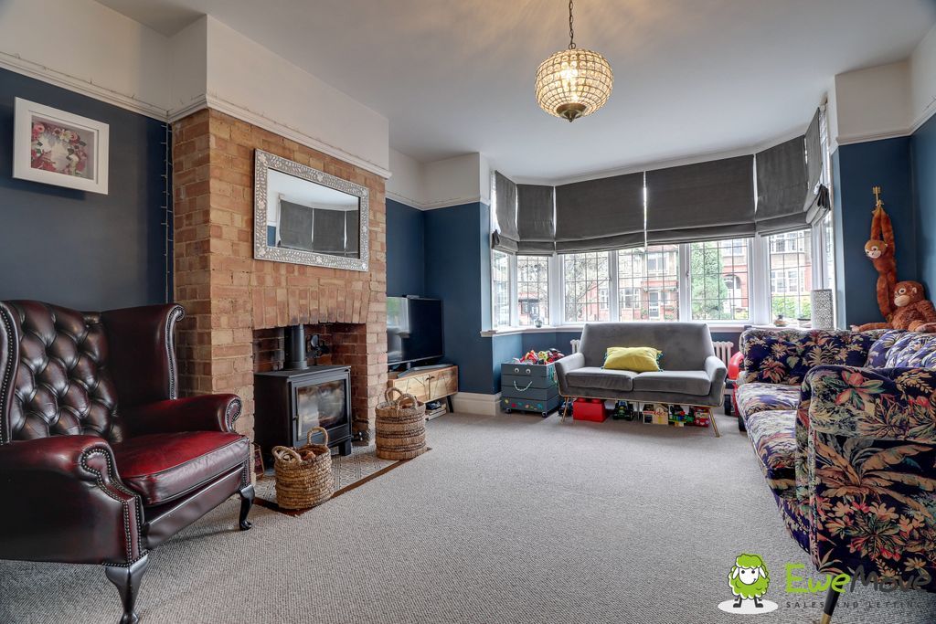 4 bed semidetached house for sale in Cutenhoe Road, Luton LU1 Zoopla