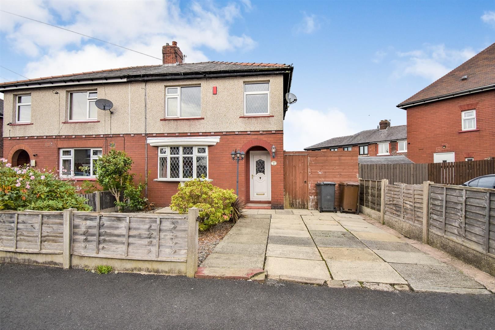 3 bed semidetached house for sale in Malton Road, Mosley Common