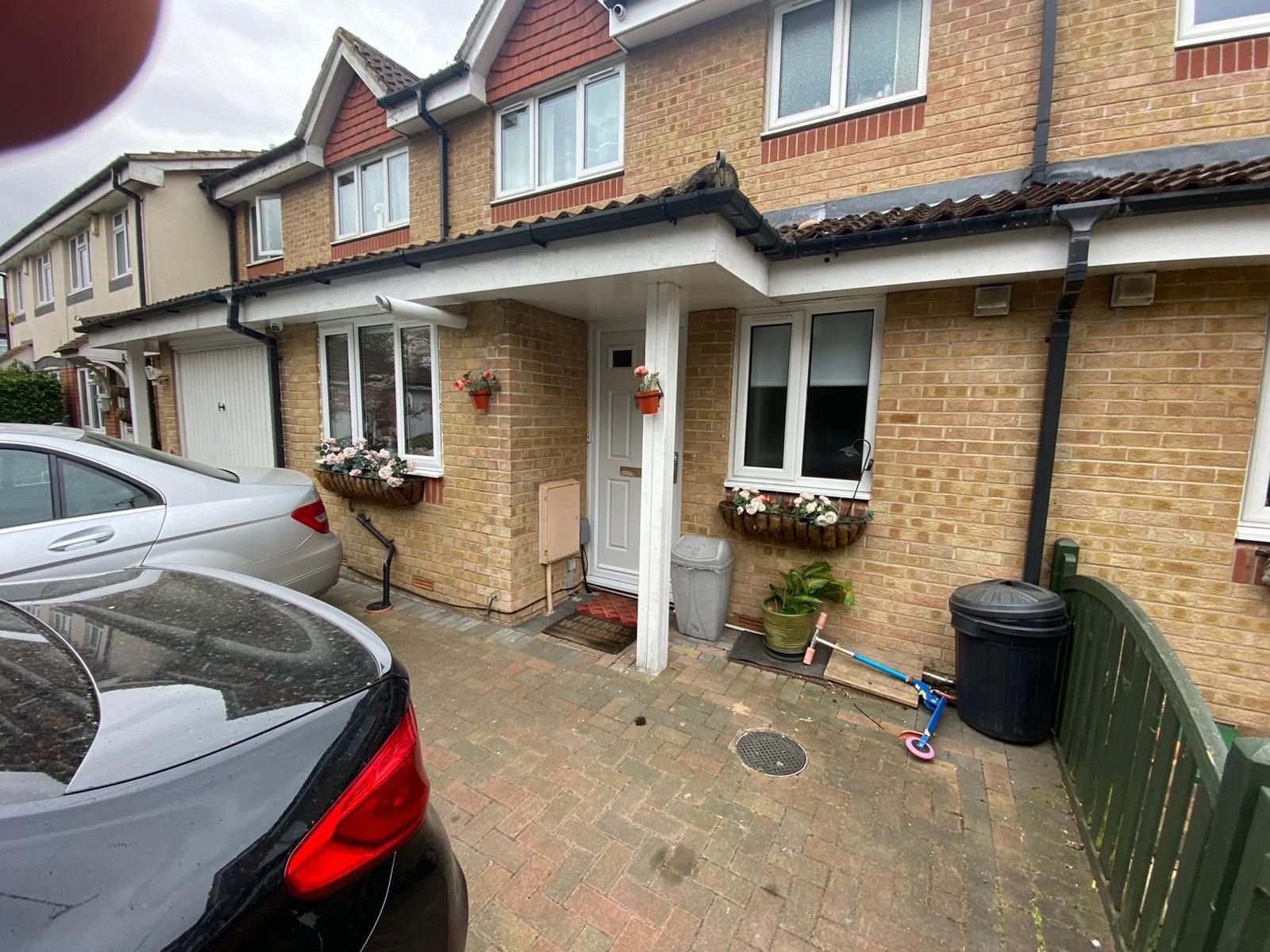 3 bed terraced house to rent in Chiltern Court, Widmore Road