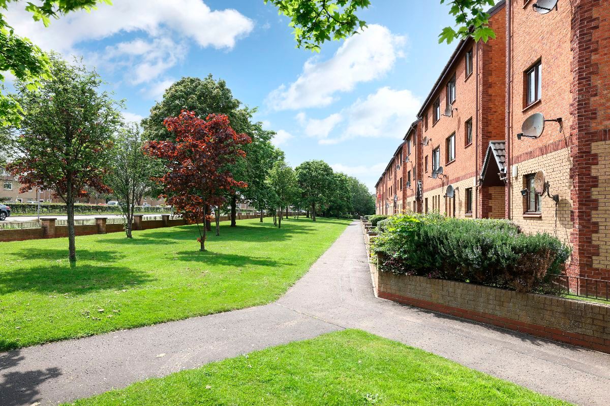 11 (Flat 2) Fairbrae, Broomhouse, Edinburgh EH11  