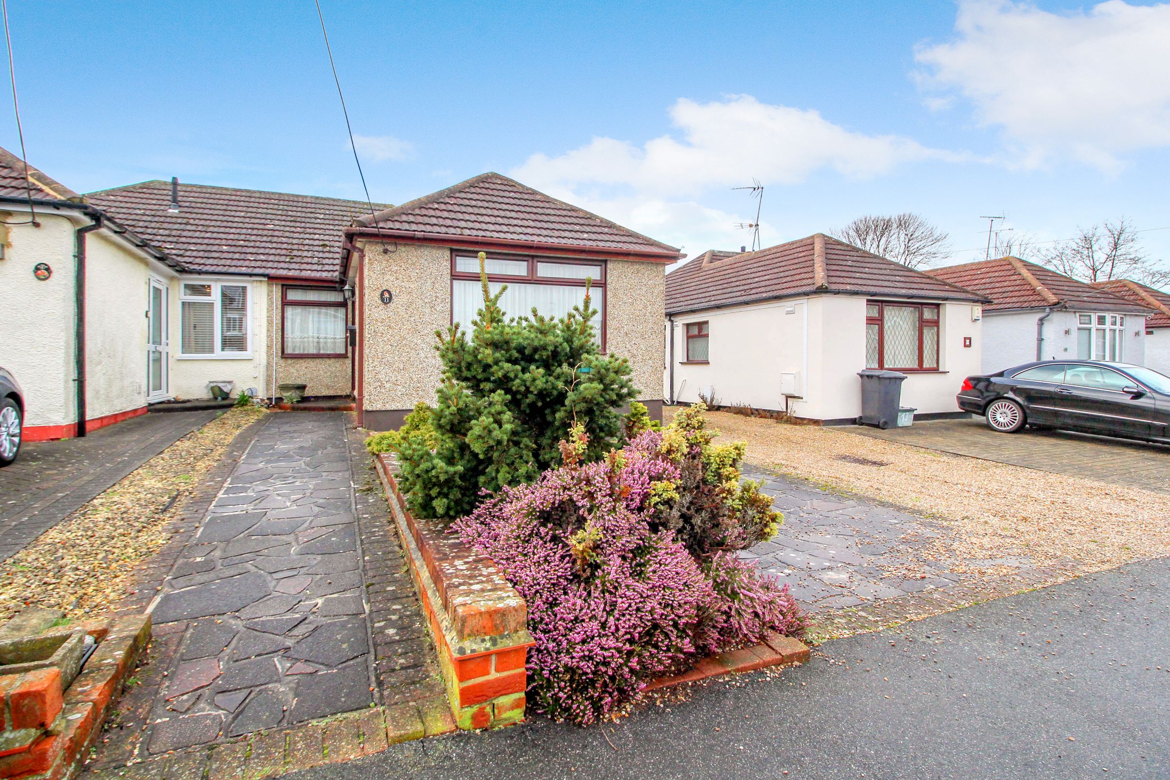 2 Bed Semi Detached Bungalow For Sale In Canewdon Gardens Ss11 Zoopla
