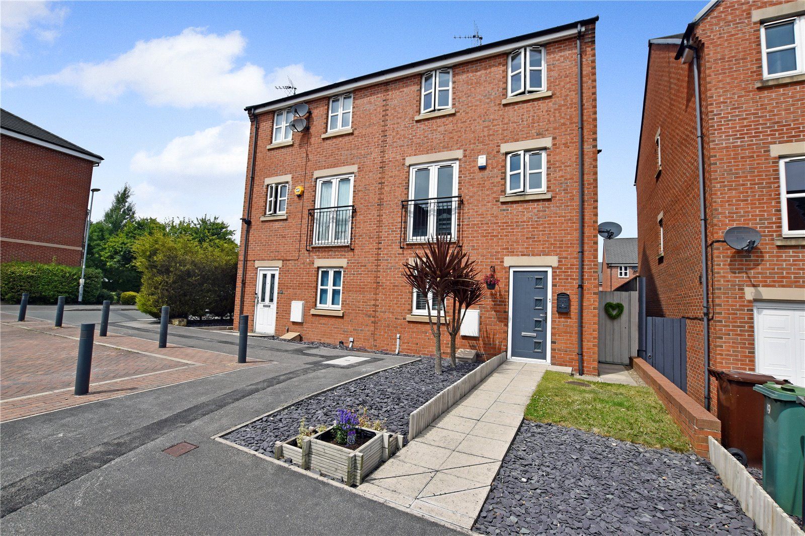 4 bed semidetached house for sale in Scampston Drive, East Ardsley