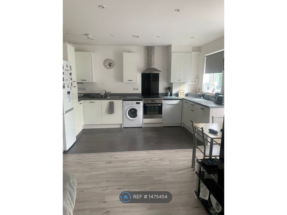 2 bed flat to rent in Brixham Building, London SE18 Zoopla