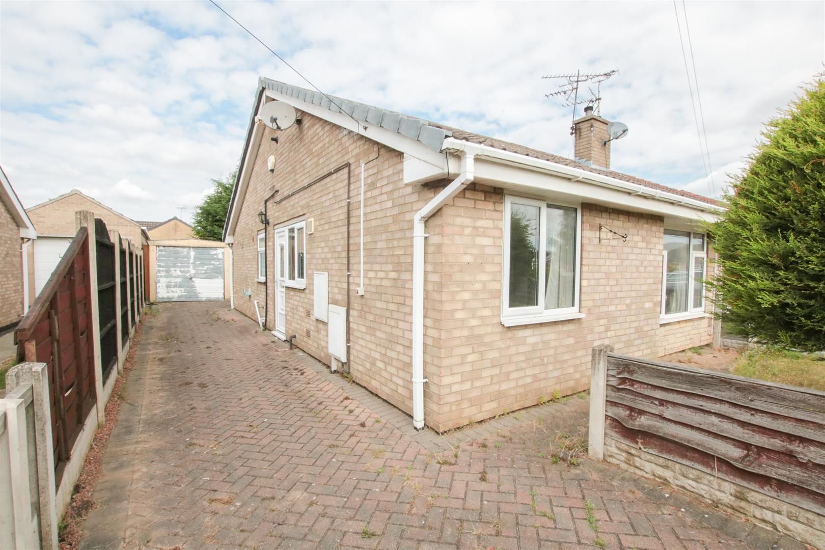 3 bed semidetached bungalow for sale in Cranfield Close, Armthorpe