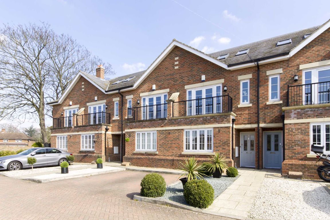 4 bed property to rent in Green Street, SunburyOnThames TW16 Zoopla