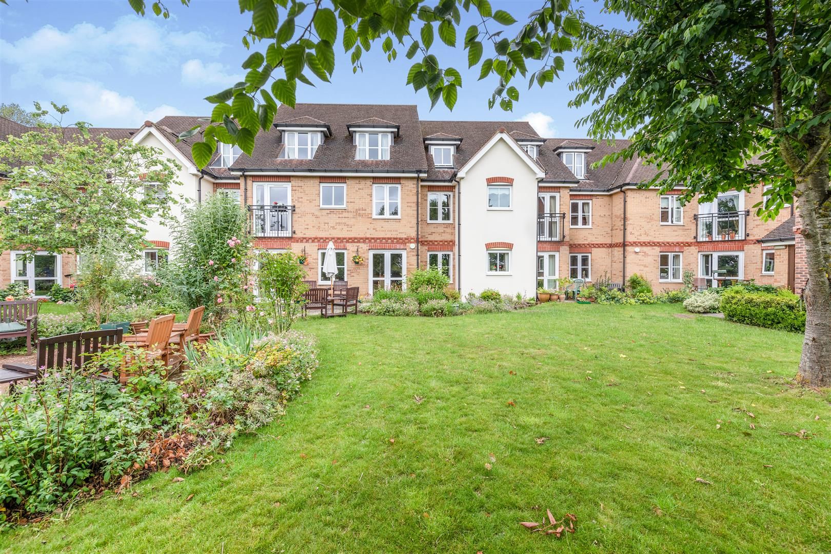 2 bed flat for sale in St Rumbolds Court, Buckingham Road, Brackley, Northamptonshire NN13 Zoopla