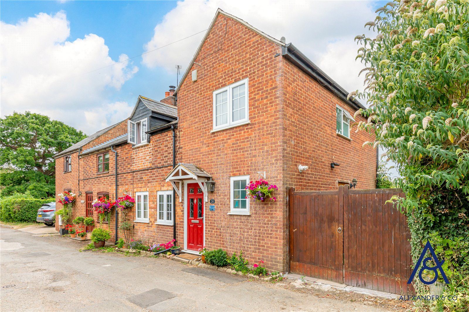 3 bed semidetached house for sale in Lenborough Road, Buckingham MK18