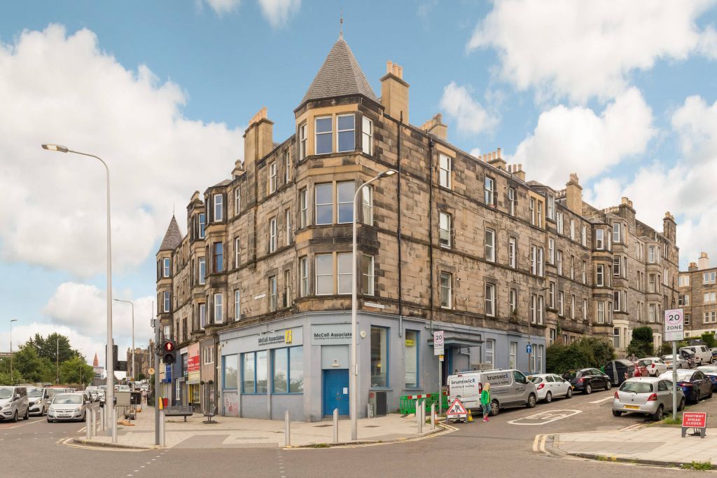 2/2 Meadowbank Place, Meadowbank, Edinburgh EH8  