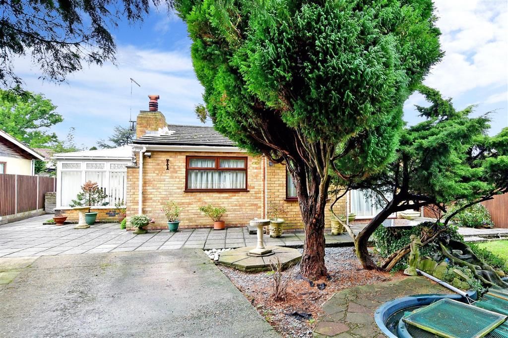 2 bed detached bungalow for sale in Beechwood Drive, Meopham, Kent DA13