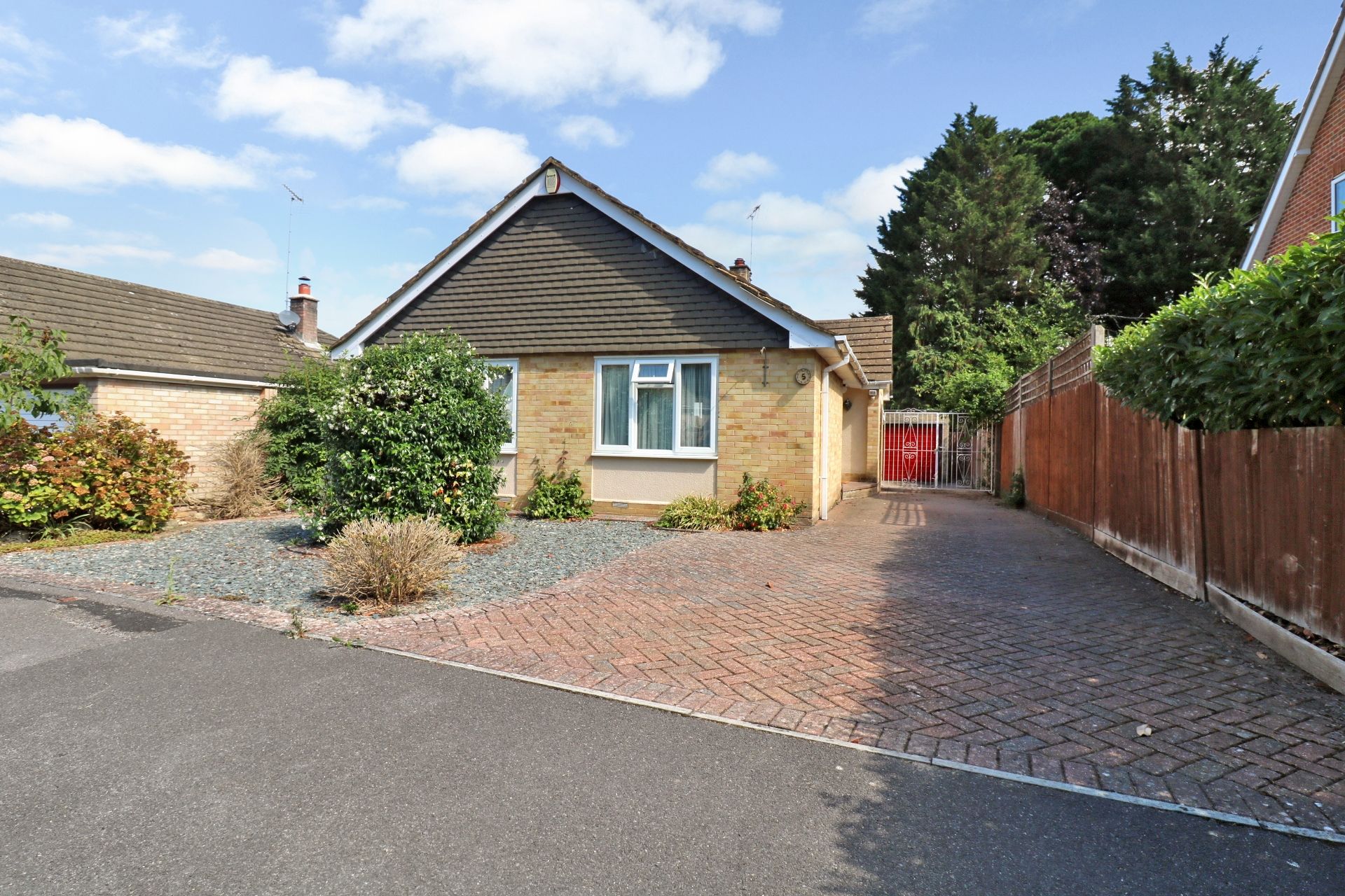 3 bed detached bungalow for sale in Woodside Way, Hedge End