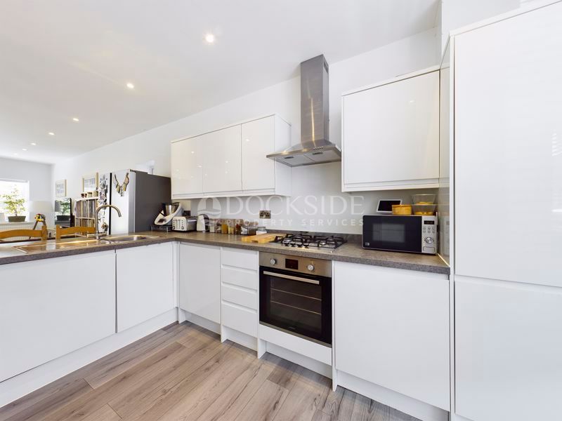 3 bed property for sale in St. Peter Street, Rochester ME1 Zoopla