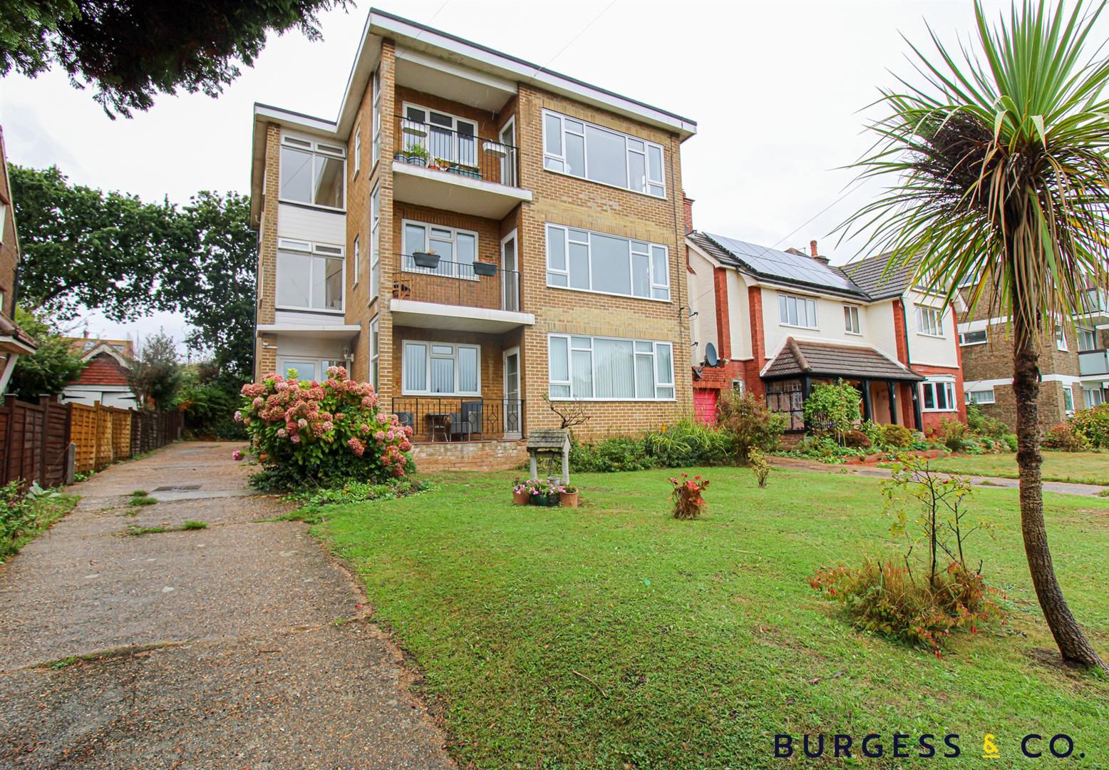 2 bed flat for sale in Cooden Drive, BexhillOnSea TN39 Zoopla