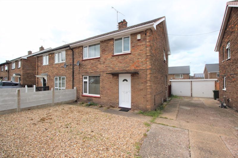 3 bed semidetached house for sale in Chestnut Drive, Ollerton, Newark