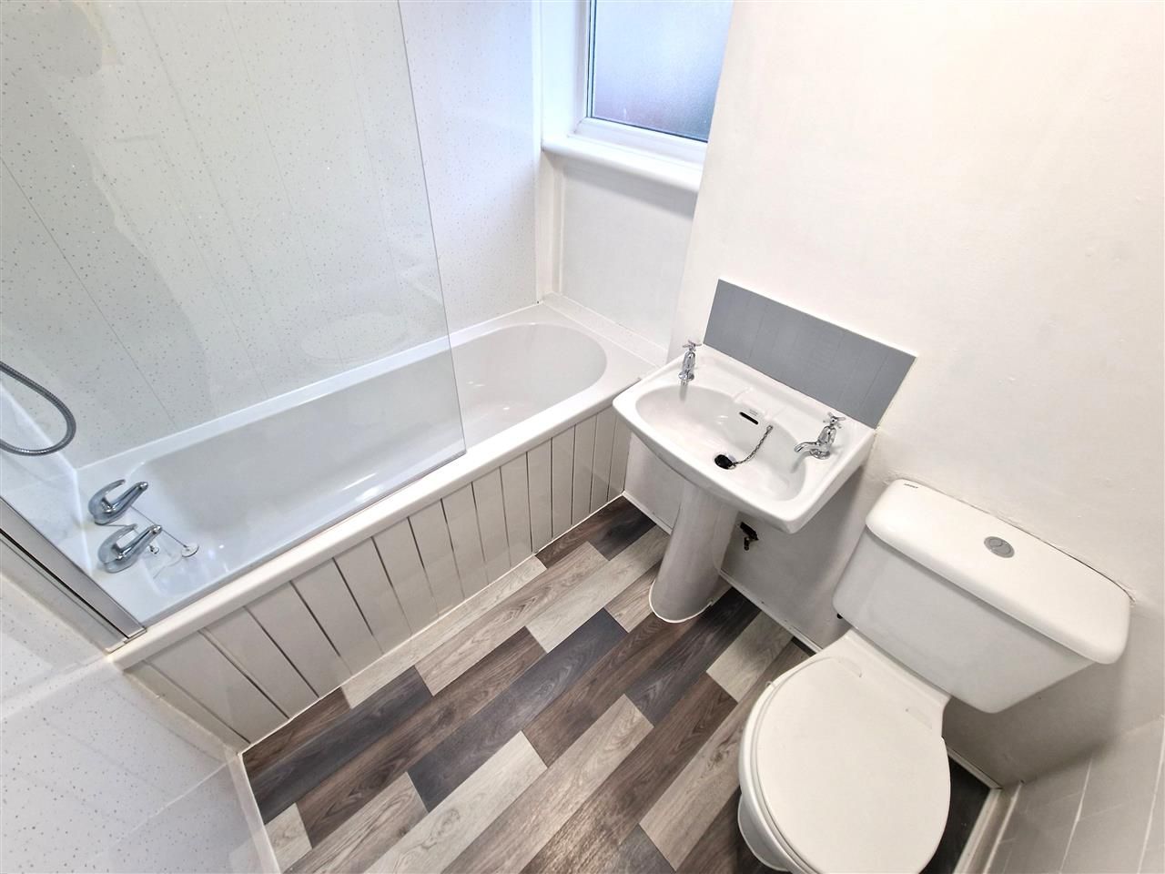 3 bed flat to rent in Croftfoot Road, Croftfoot, Glasgow G44 Zoopla