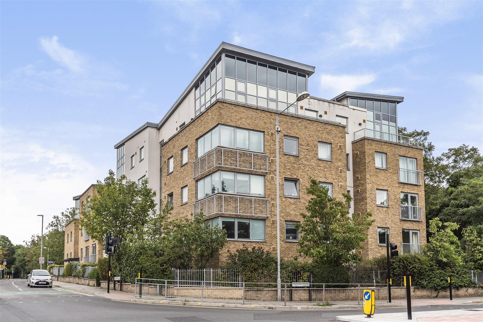 2 bed flat for sale in Lamberts Road, Surbiton KT5 Zoopla