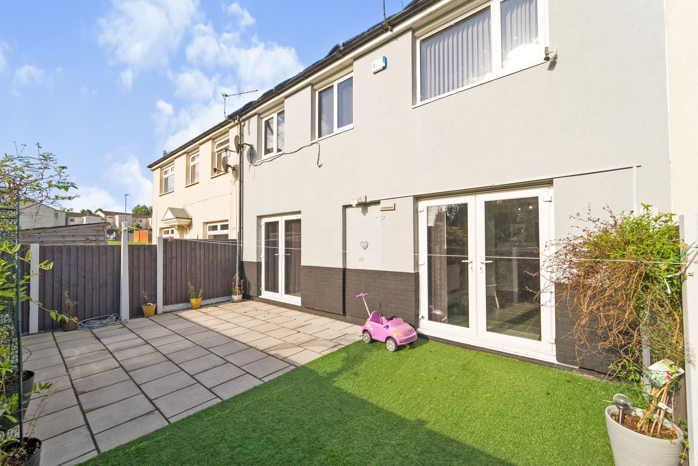 4 bed terraced house to rent in Winsford Walk, Burnley, Lancashire BB11