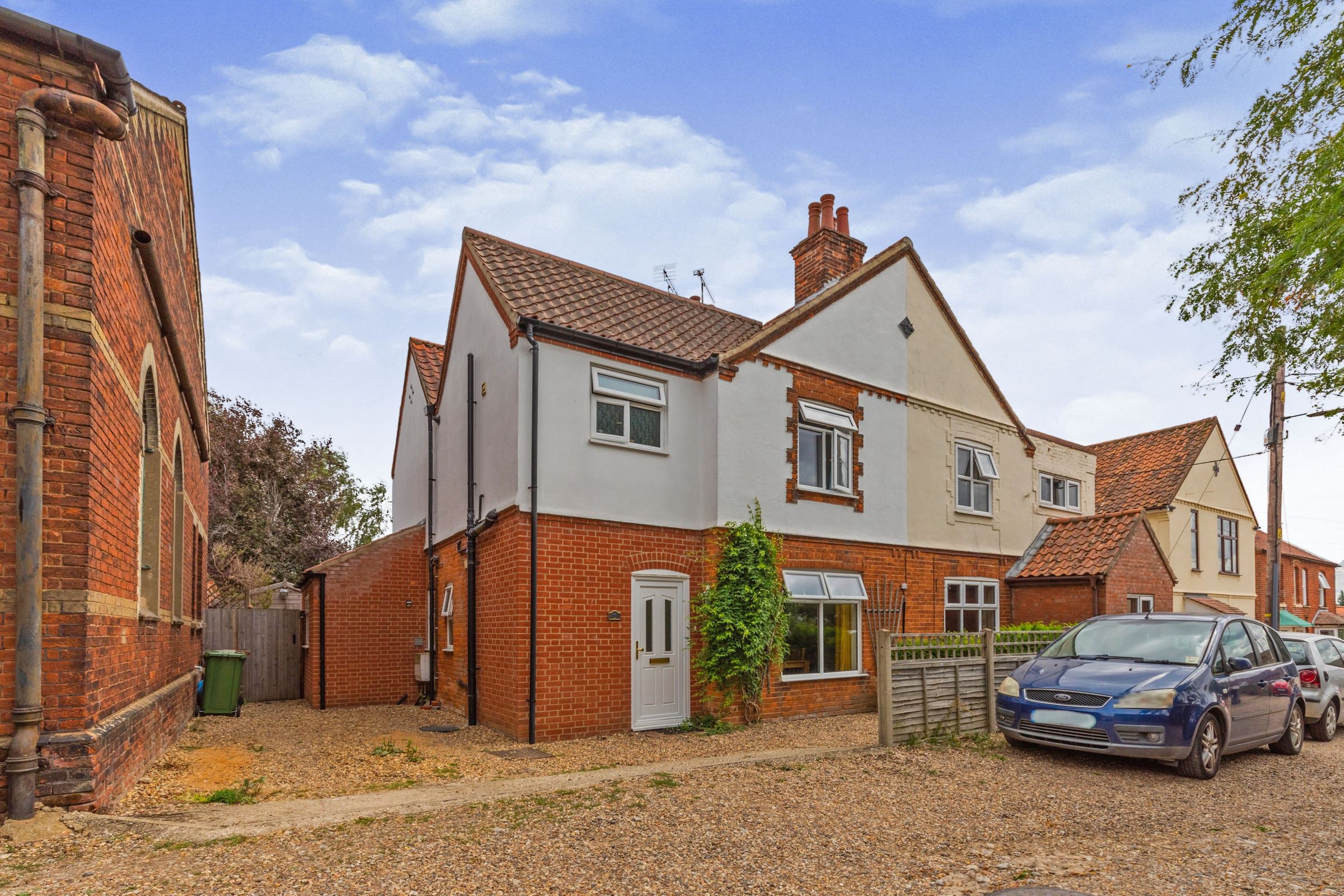 3 bed semidetached house for sale in Ratcliffe Road, Fakenham NR21