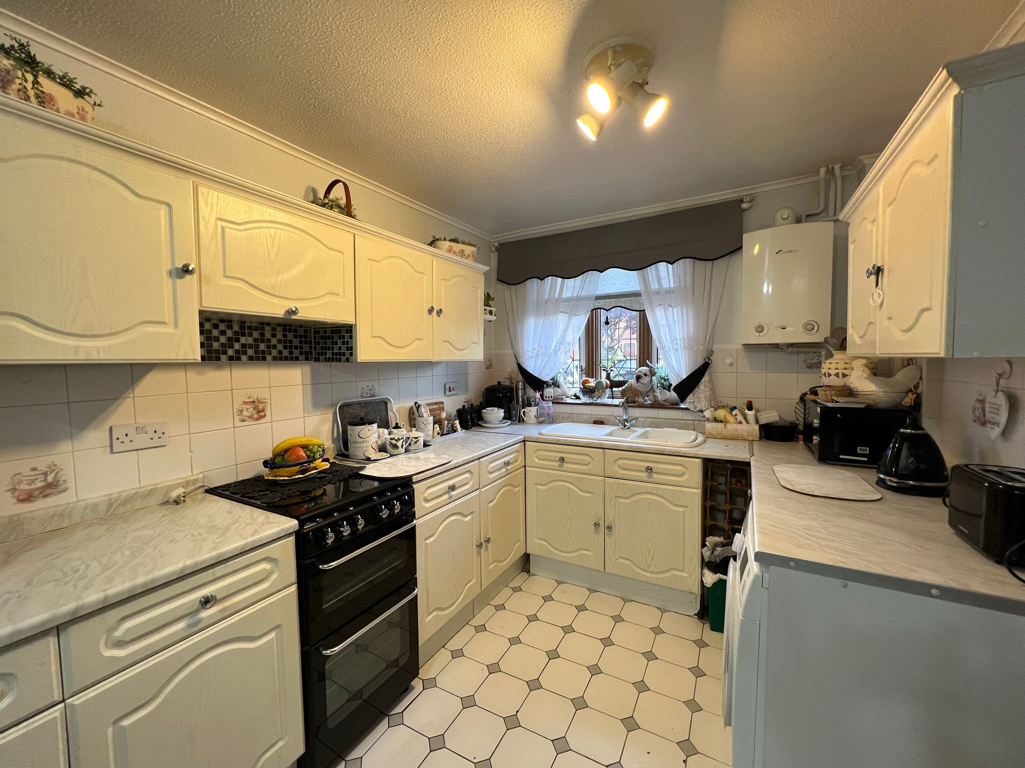 3 bed terraced house for sale in New North Road, Hainault IG6 Zoopla