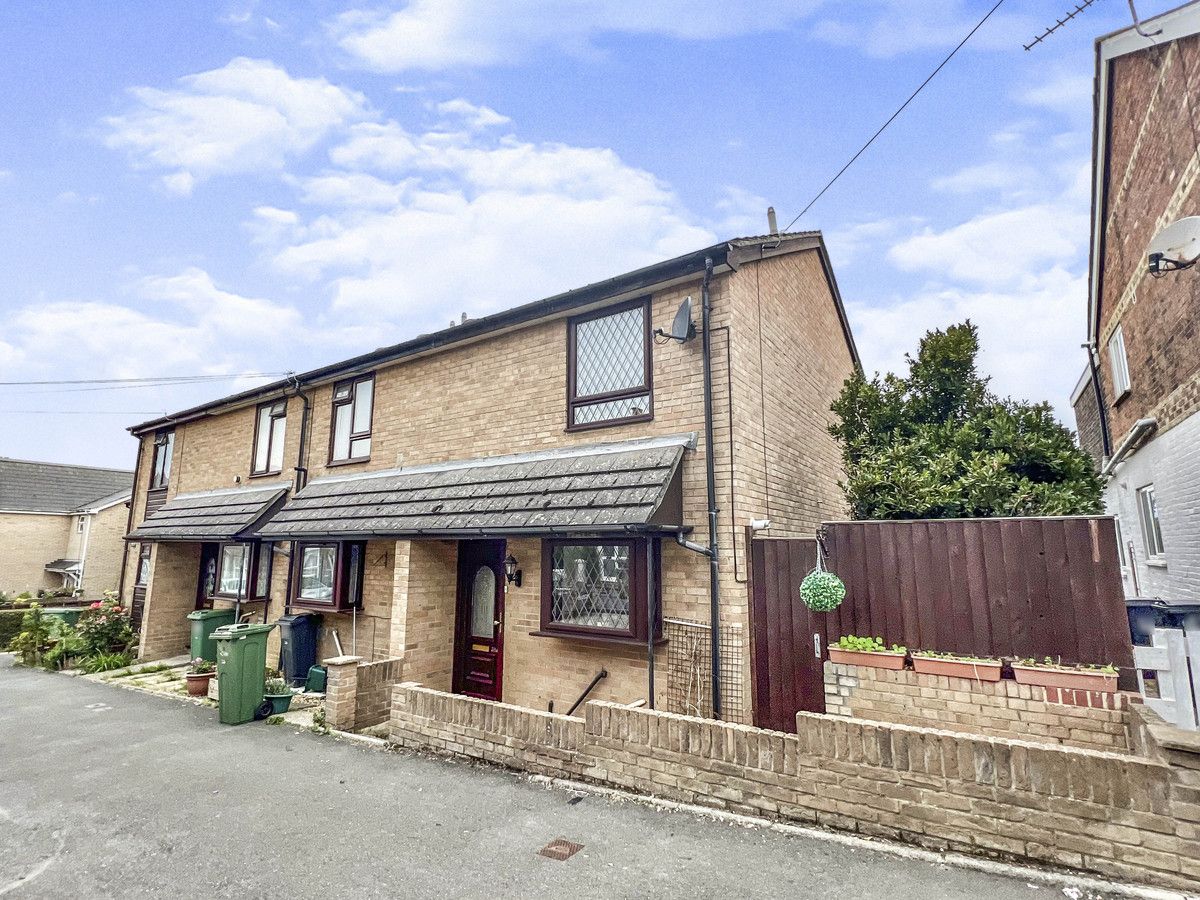 2 bed end terrace house for sale in Kings Road, East Cowes PO32 Zoopla