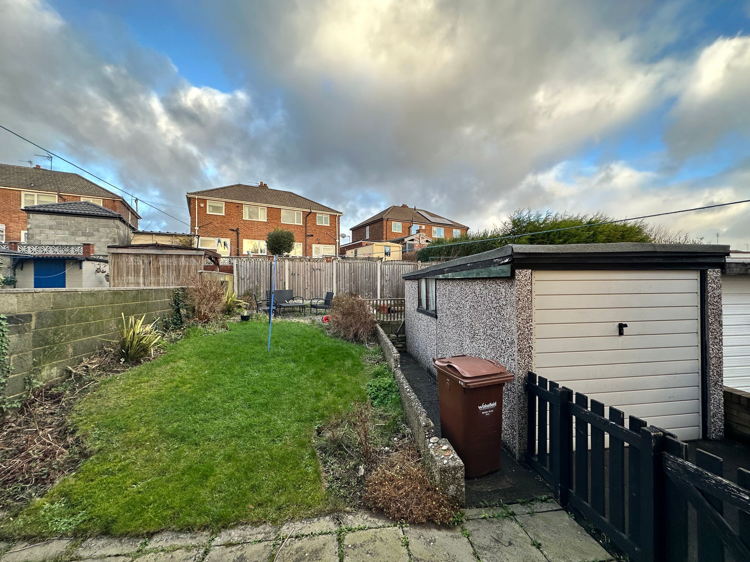 3 bed semidetached house to rent in Eastfield Drive, Pontefract WF8