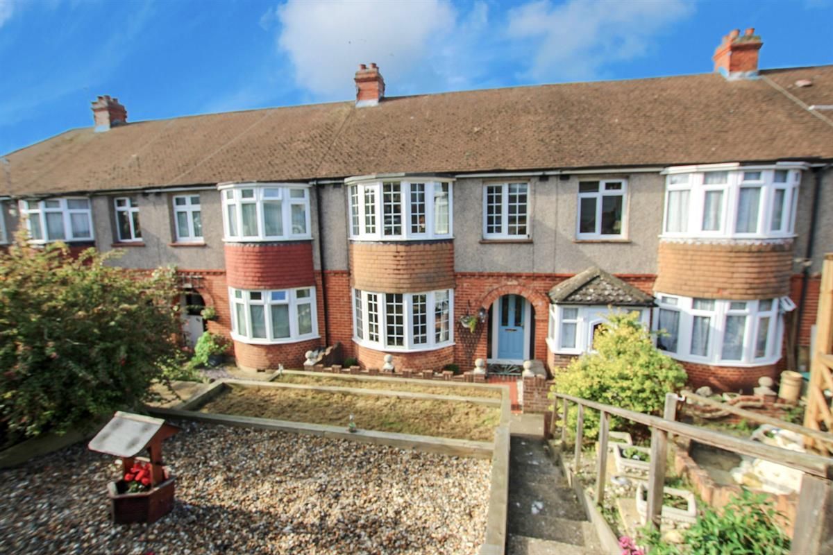 3 bed terraced house for sale in Howard Avenue, Rochester ME1 Zoopla