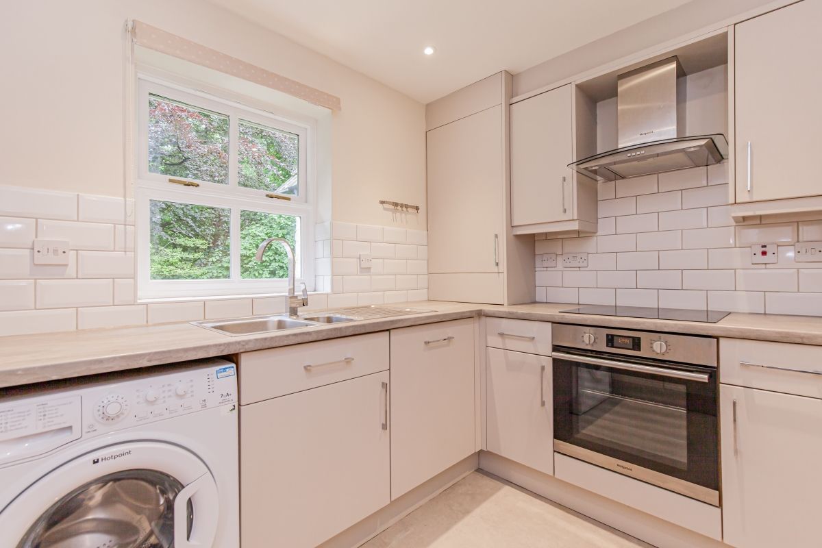 2 bed flat to rent in Dorchester Close, Headington, Oxford OX3 Zoopla
