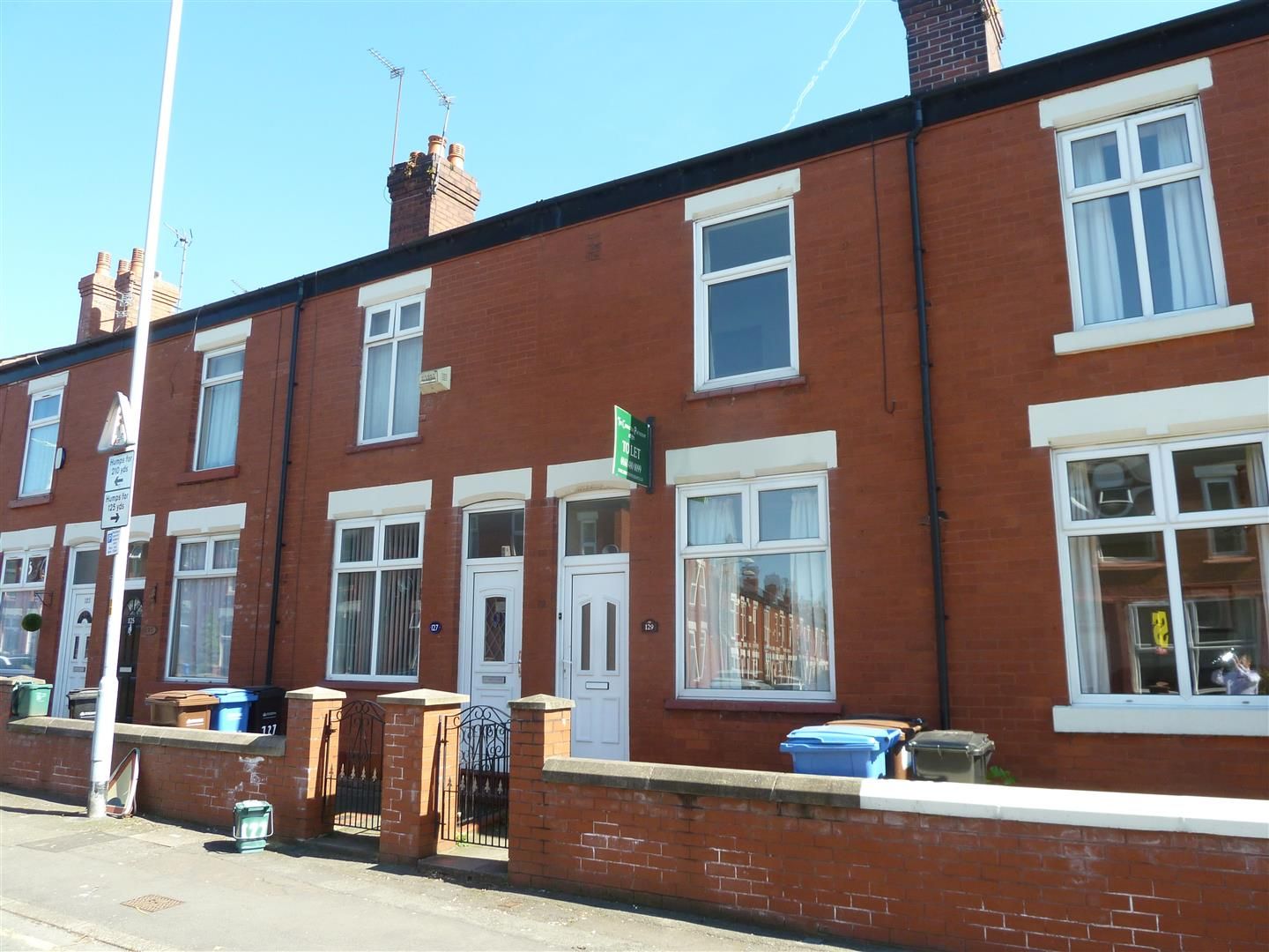 2 bed terraced house to rent in Lowfield Road, Shaw Heath, Stockport