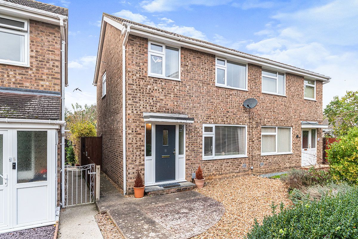 3 bed semidetached house for sale in Cornwallis Close, Bromham