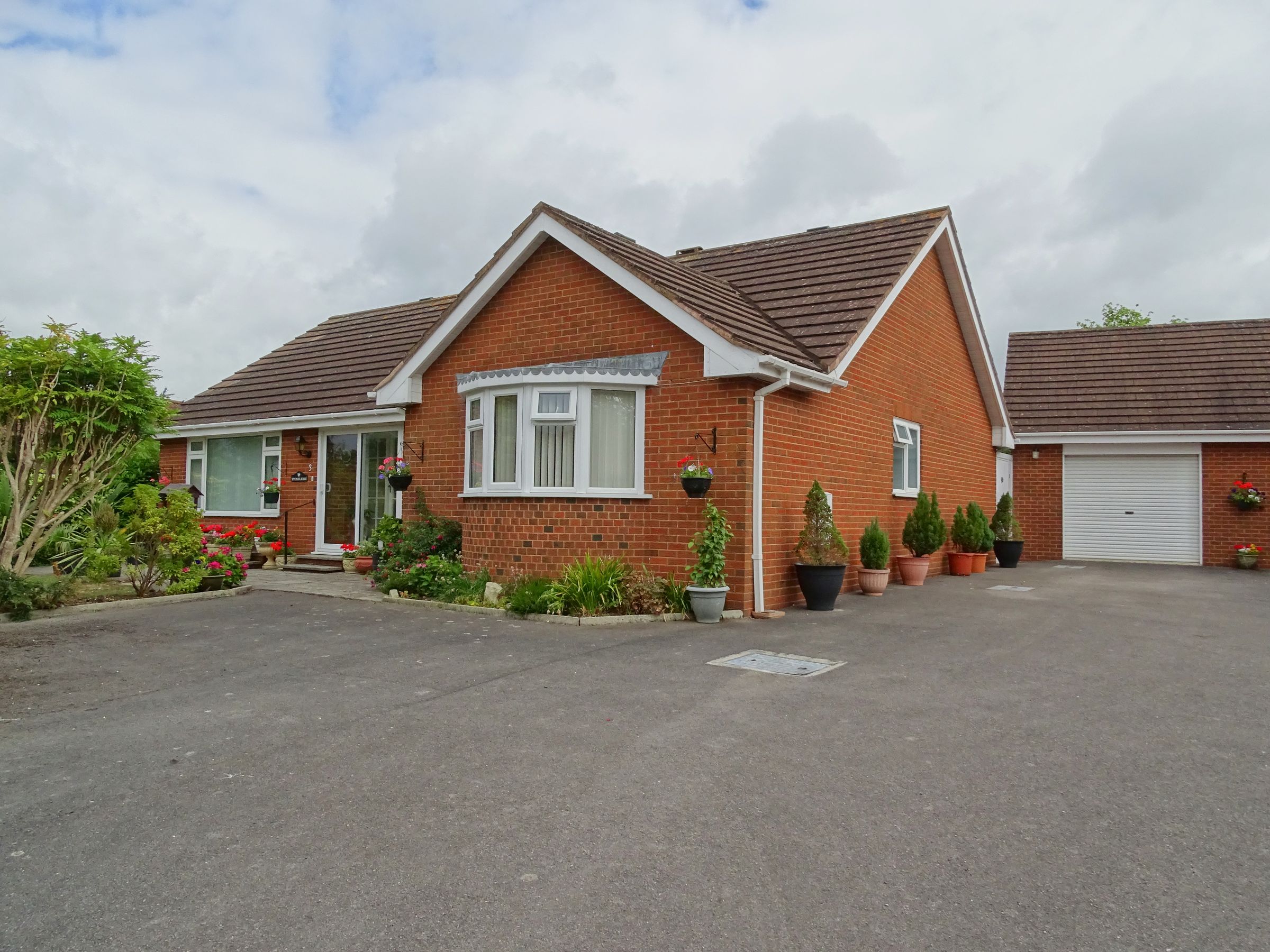 2 bed detached bungalow for sale in Hilary Gardens, Axminster EX13 Zoopla