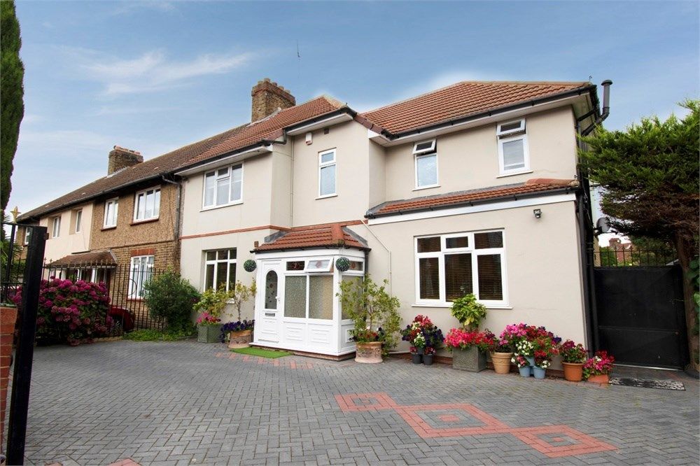 4 bed semidetached house for sale in Eltham Green Road, London SE9