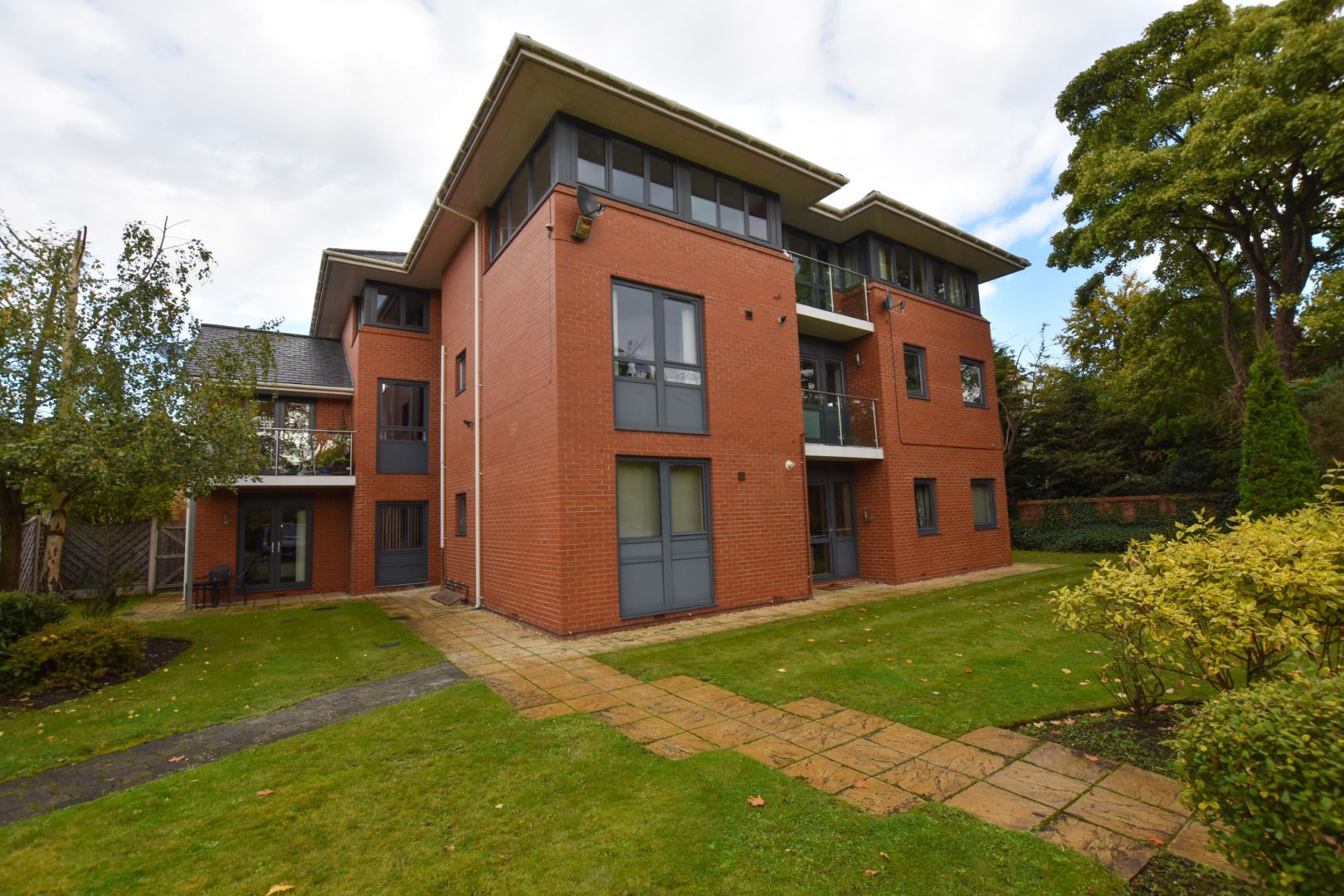 Cavendish Road, Hough Green, Chester CH4  