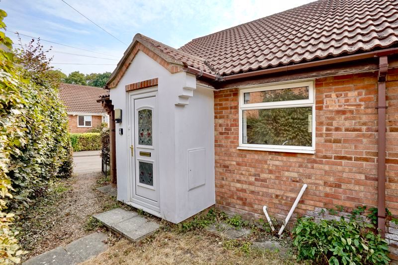 2 bed semidetached bungalow for sale in Field Close, Alconbury