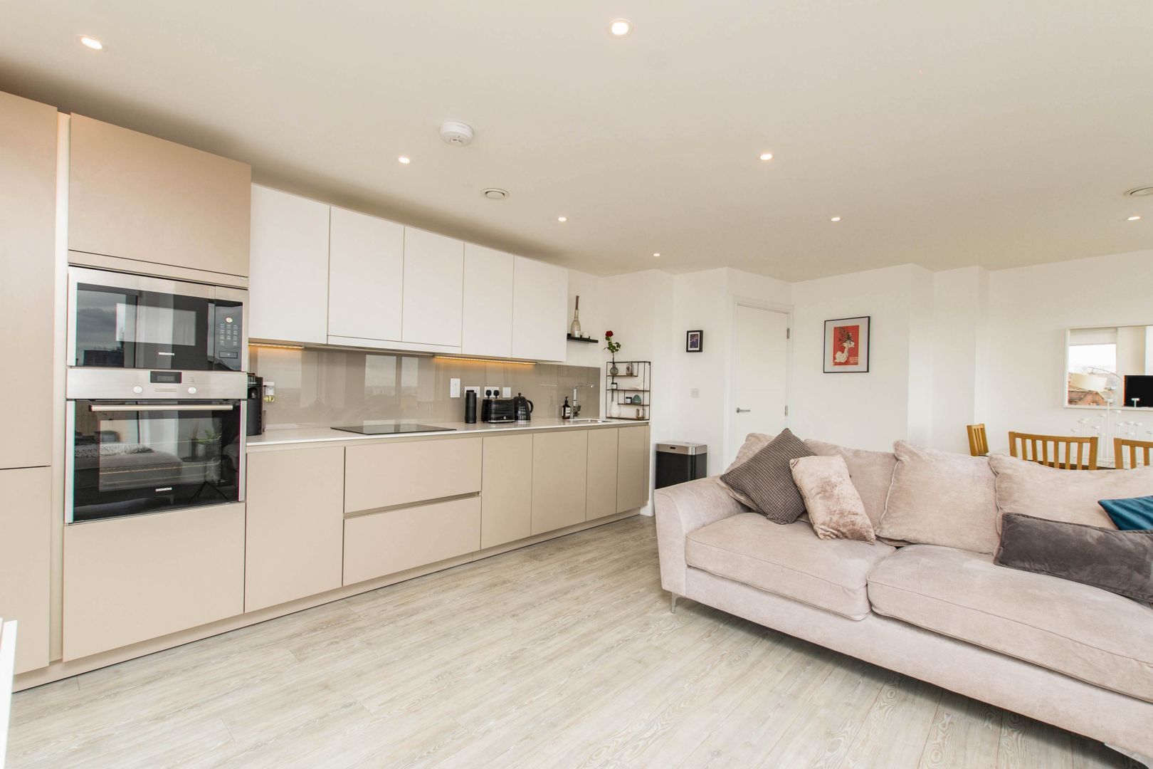 6 Gaumont Place Streatham SW2  