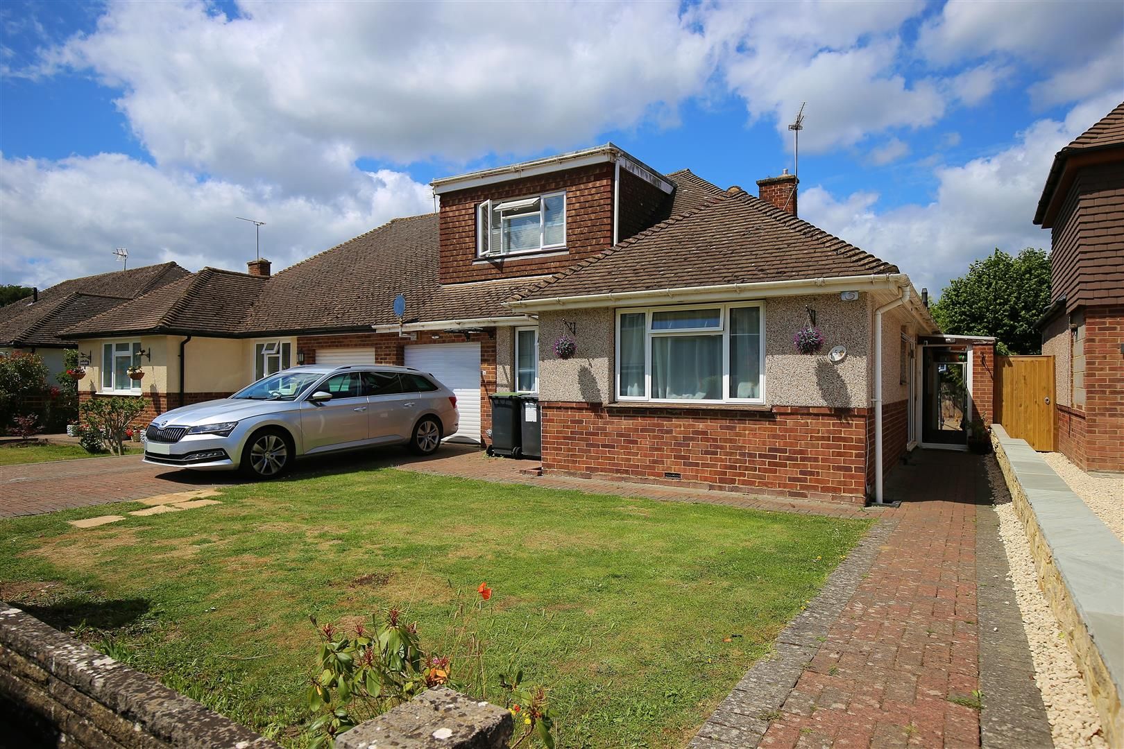 3 bed semidetached bungalow for sale in Hall, Borough Green