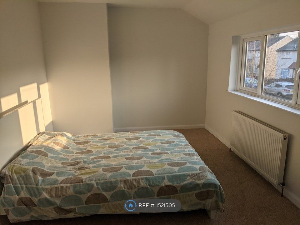 2 bed terraced house to rent in Granville Road, Woking GU22 Zoopla