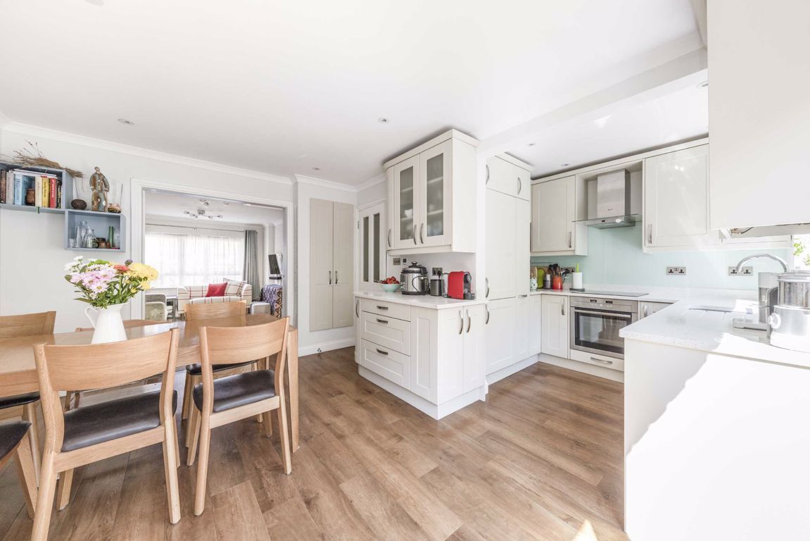 3 bed property for sale in Bartholomew Close, London SW18 Zoopla
