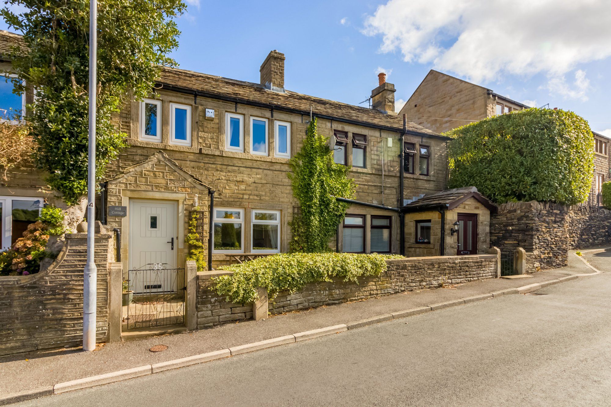 2 bed cottage for sale in Cinderhills Road, Holmfirth HD9 Zoopla