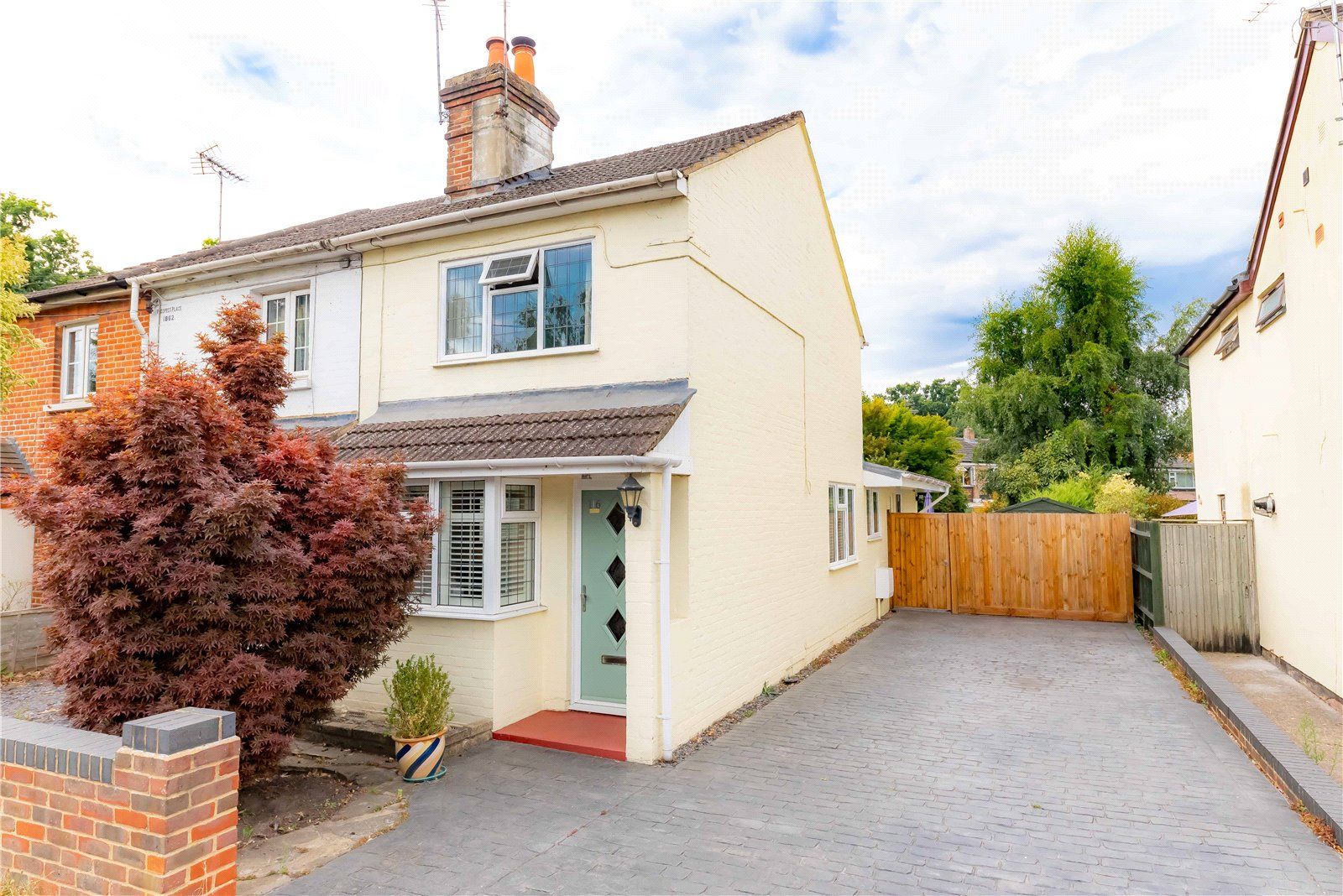 2 bed end terrace house for sale in Prospect Road, Farnborough