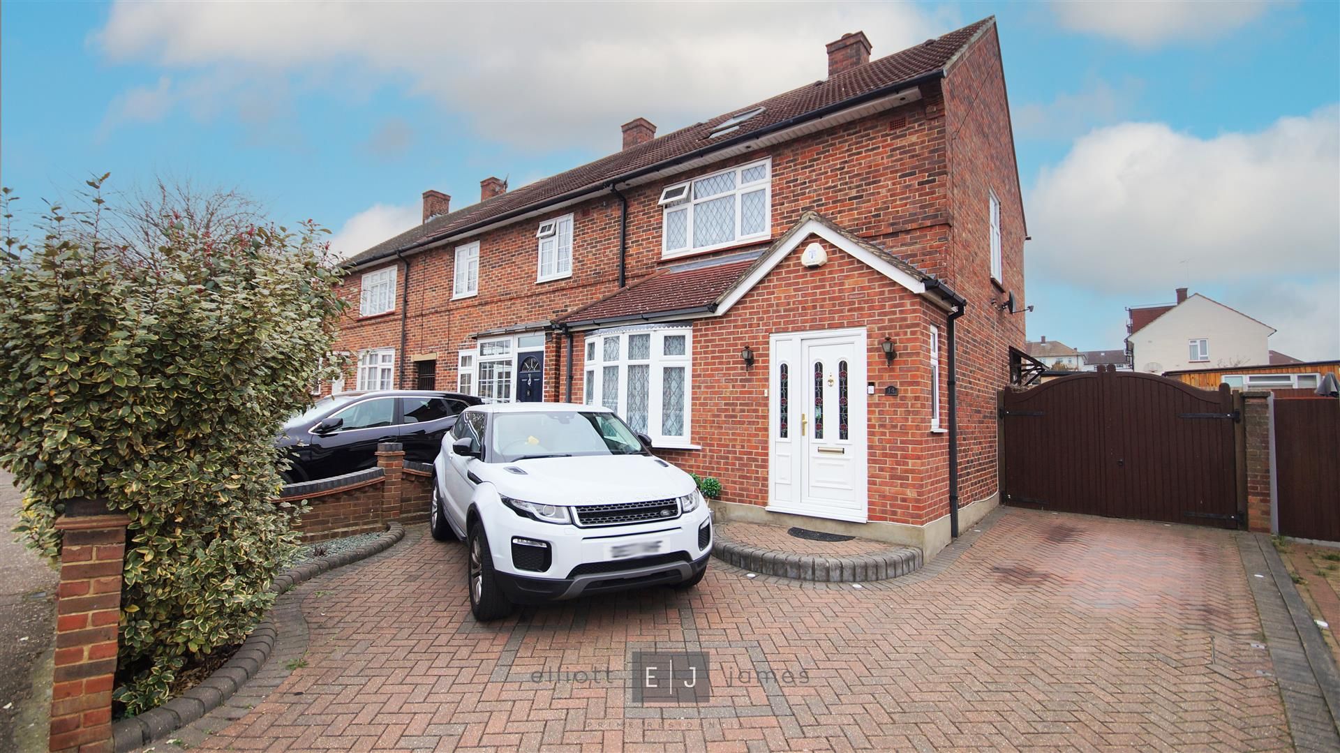3 bed end terrace house for sale in Deepdene Road, Loughton IG10 Zoopla